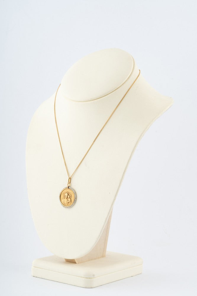 Antieke gouden Maria met kind hanger met parels aan gouden gourmet collier