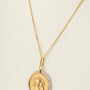 Antieke gouden Maria met kind hanger met parels aan gouden gourmet collier