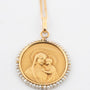 Antieke gouden Maria met kind hanger met parels aan gouden gourmet collier