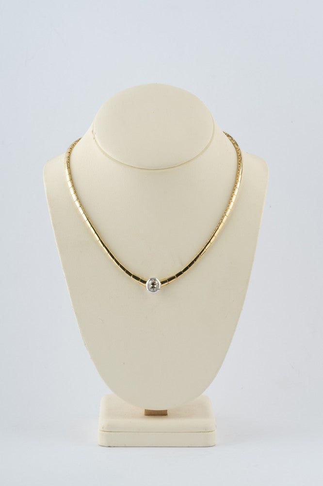 Gouden collier met een ovale oud geslepen briljant