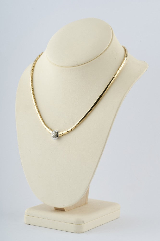 Gouden collier met een ovale oud geslepen briljant