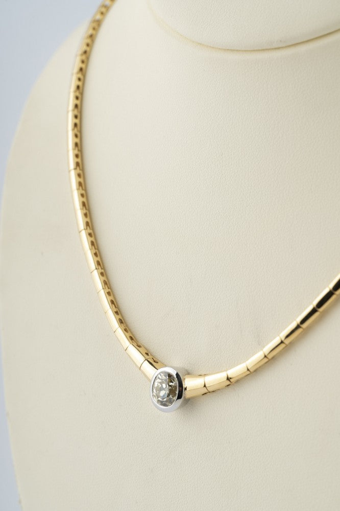 Gouden collier met een ovale oud geslepen briljant