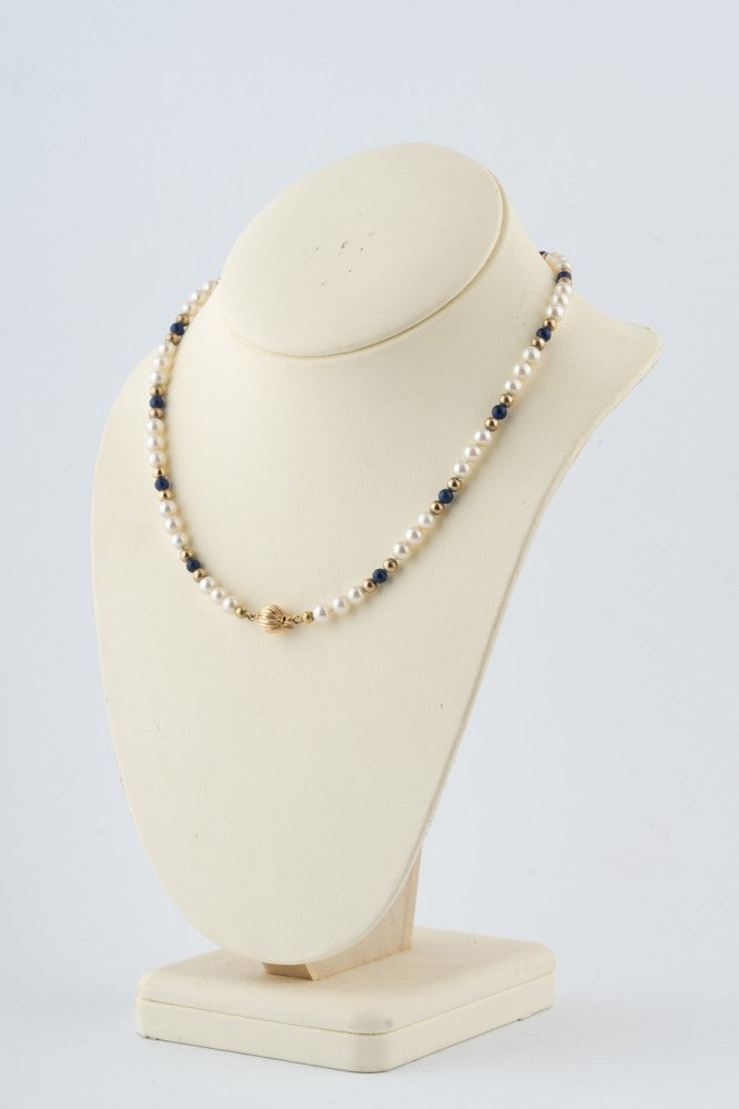 Cultivé parel lapis lazuli collier met goudkleurige bollen en gouden slot