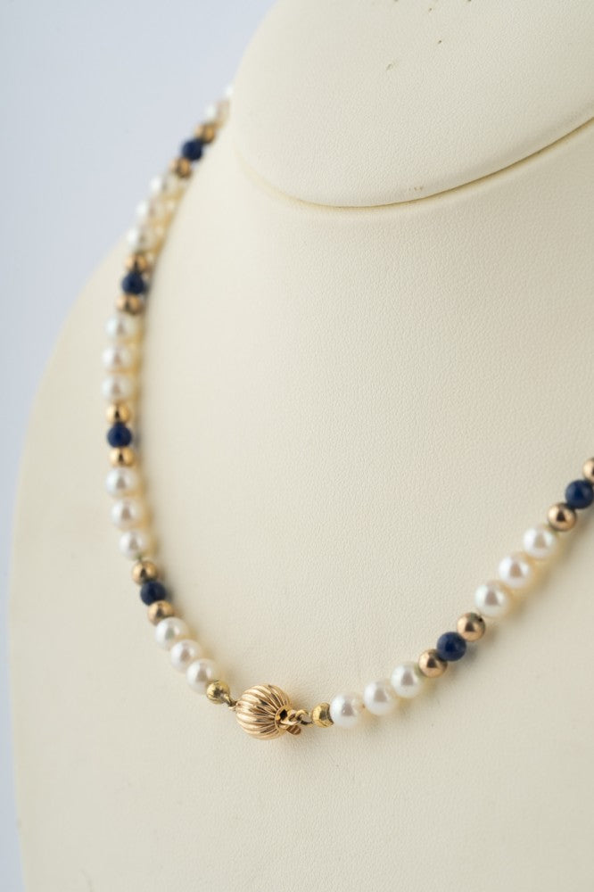 Cultivé parel lapis lazuli collier met goudkleurige bollen en gouden slot