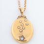 Gouden medaillon met diamant en parels aan gouden jasseron collier