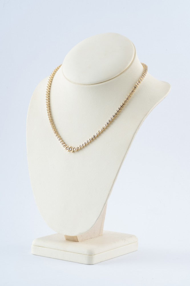 Gouden collier met 119 briljanten