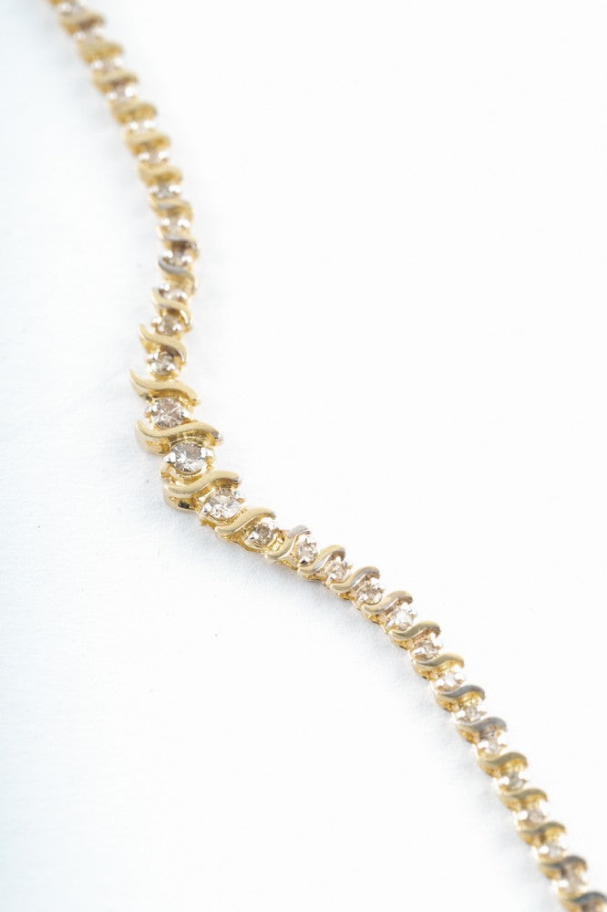 Gouden collier met 119 briljanten