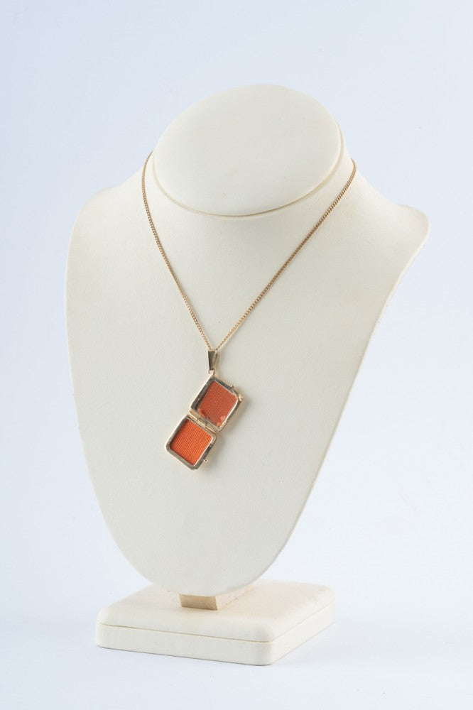 Gouden medaillon aan gouden gourmet collier