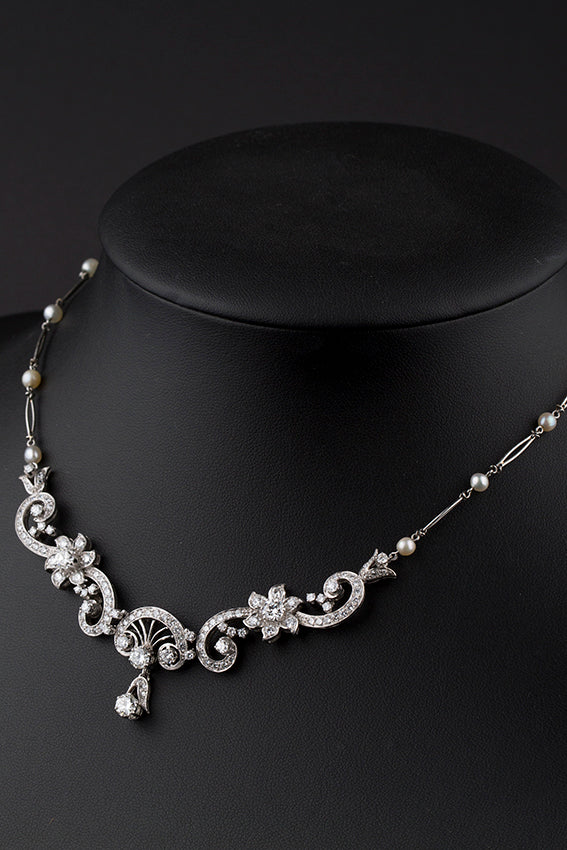 White gold choker with diamonds and pearls