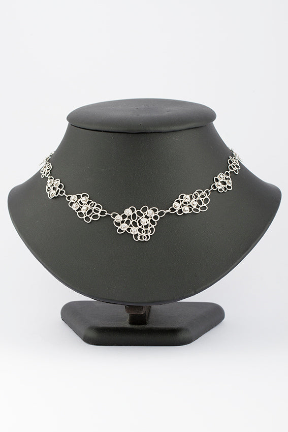 White gold link necklace with brilliant