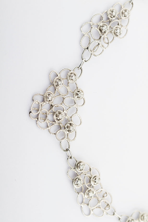White gold link necklace with brilliant