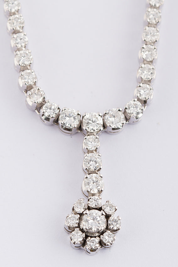 White gold necklace with diamonds