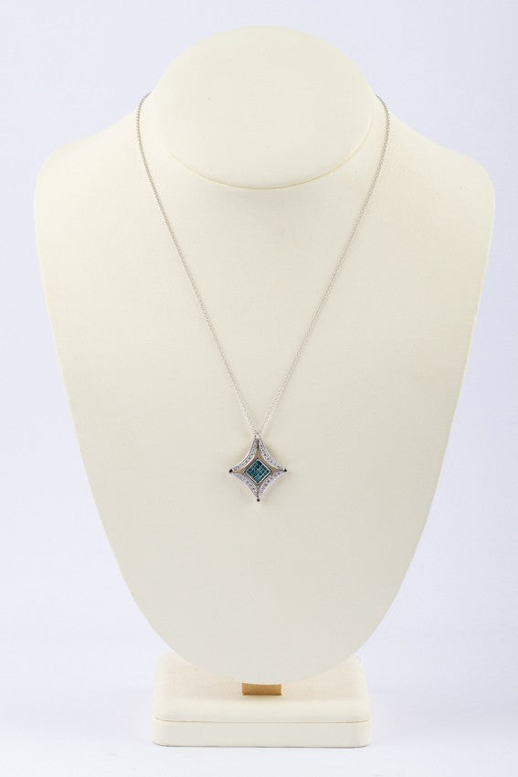 Wit gouden hanger met blauwe en witte diamant