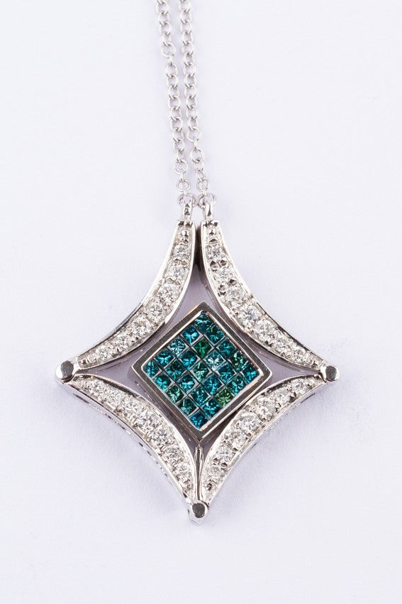 Wit gouden hanger met blauwe en witte diamant