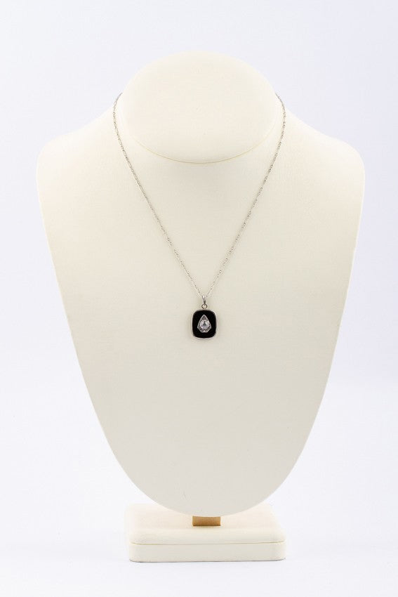 Wit gouden hanger met briljant en onyx