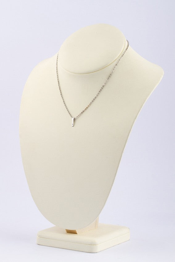 Wit gouden hanger met een briljant aan wit gouden collier