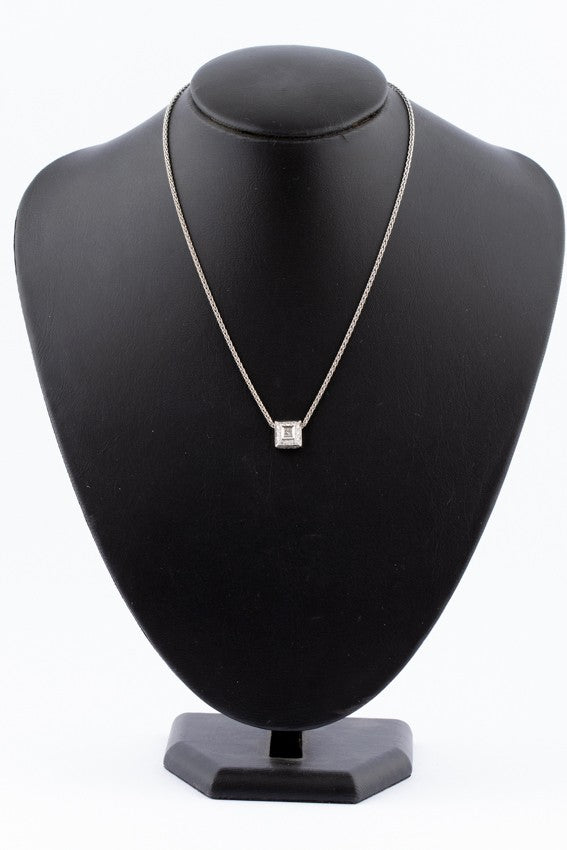 White gold entourage pendant with princess and round cut brilliant