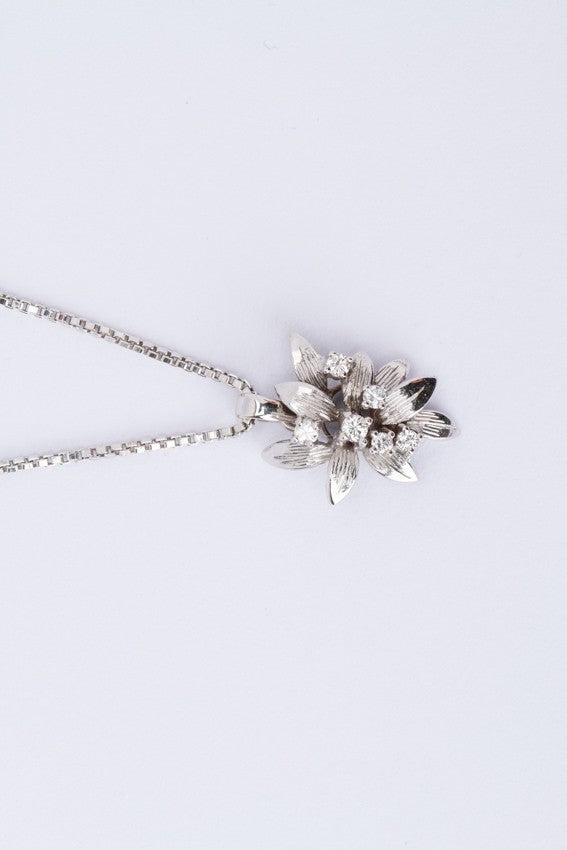 White gold pendant with 6 diamonds on a white gold necklace