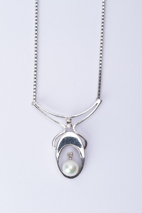 Wit gouden hanger met cultivé parel en briljanten