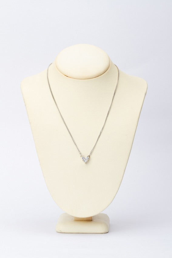 Wit gouden hart hanger met rond geslepen briljant en een prinses geslepen briljant