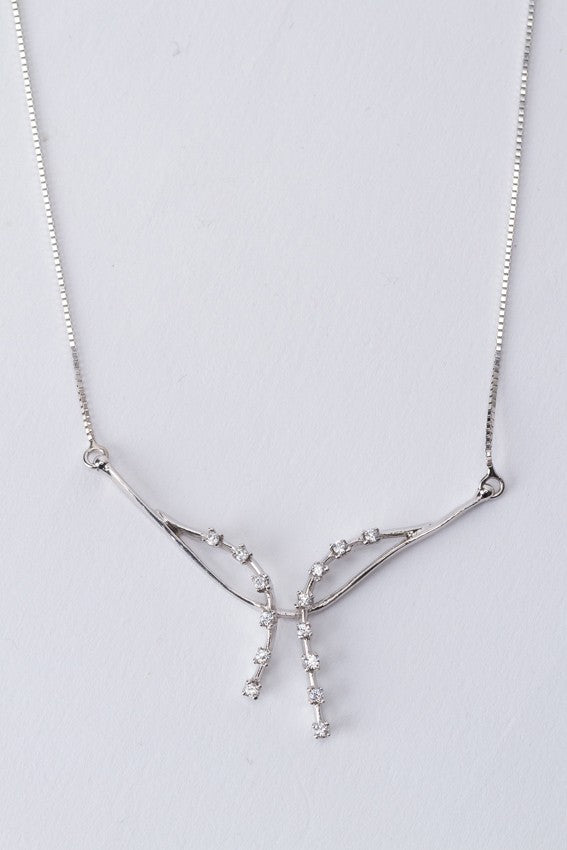 White gold necklace with 14 diamonds