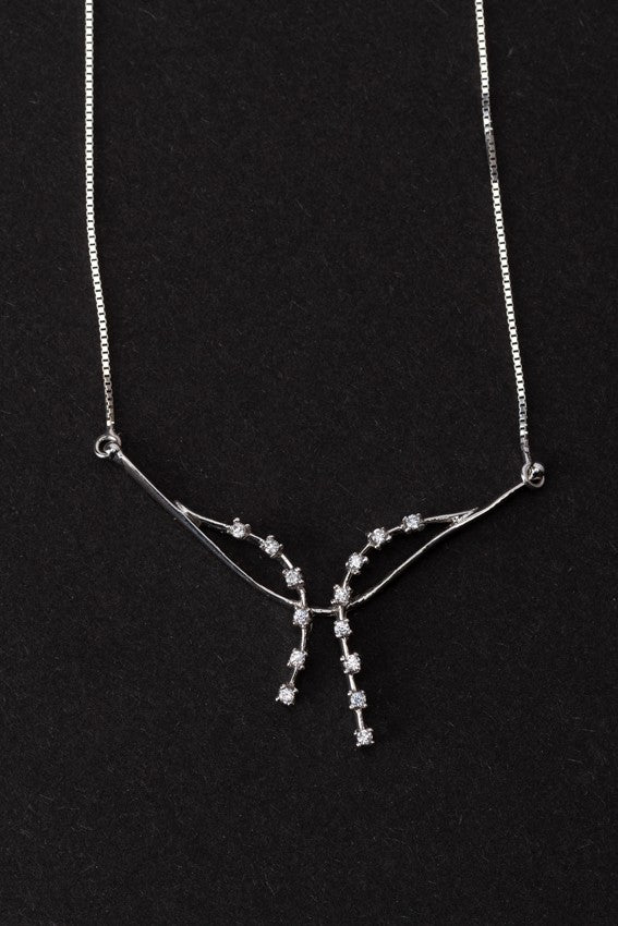White gold necklace with 14 diamonds
