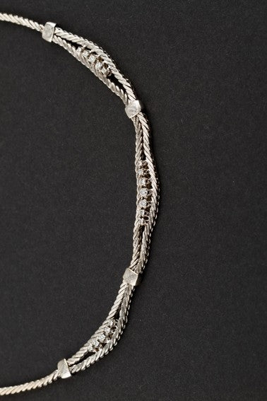 White gold necklace with brilliants and diamonds