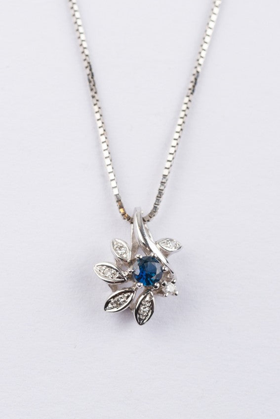 White gold pendant with sapphire and diamonds on a white gold Venetian necklace