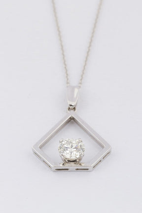 White gold pendant with a brilliant