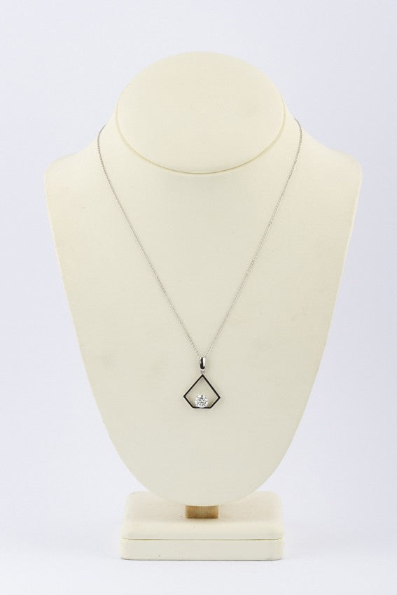 White gold pendant with a brilliant