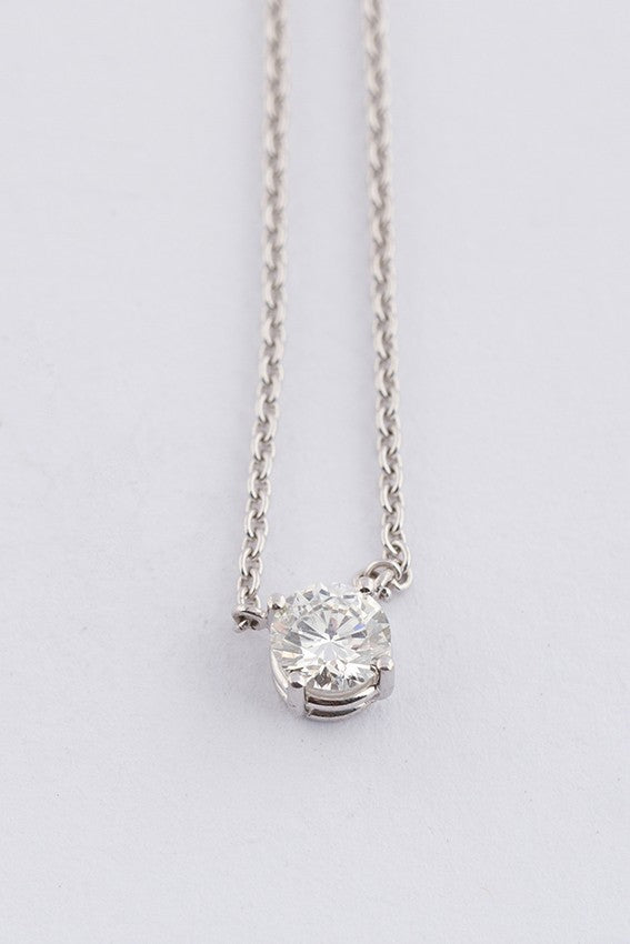 Wit gouden solitair hanger met een briljant van 0.51 ct.