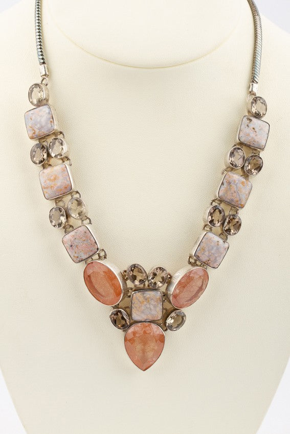 Zilveren collier met diverse edelstenen