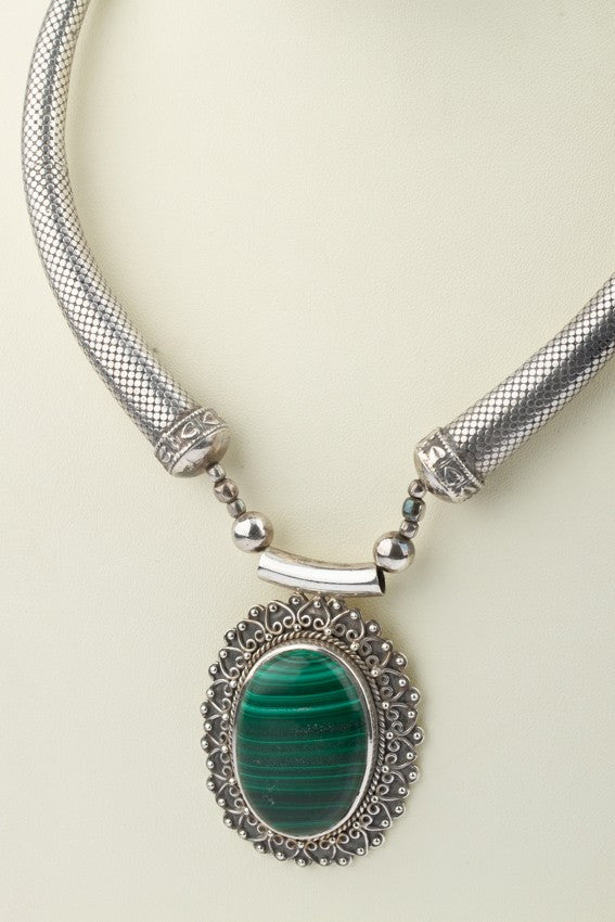 Zilveren collier met malachiet