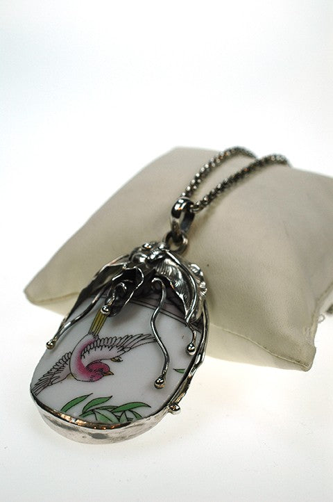 Zilveren hanger met Chinees porselein