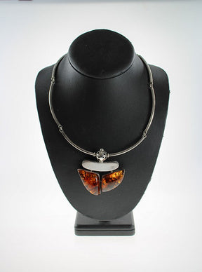 Silver coillier with amber