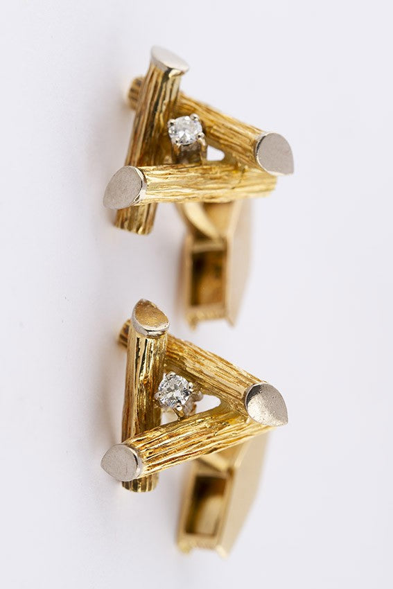 Gold solid cufflinks with brilliant