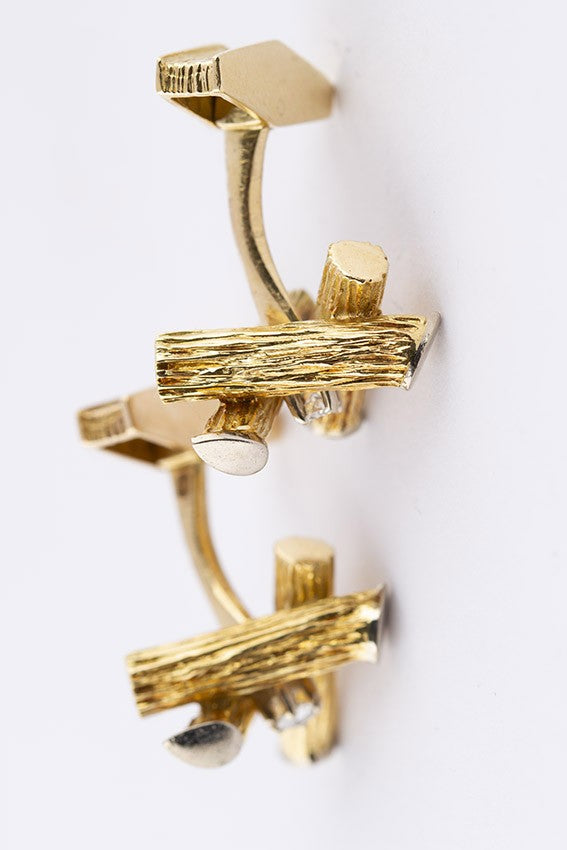 Gold solid cufflinks with brilliant