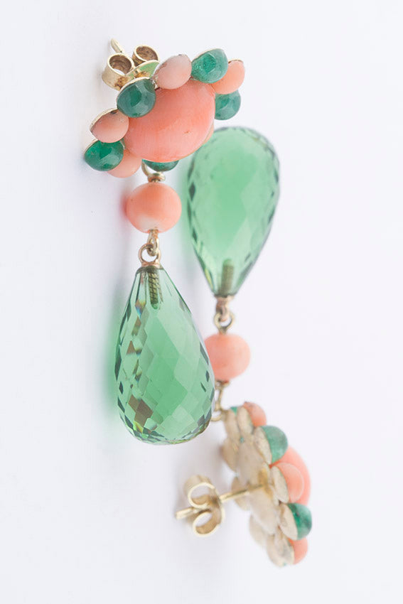Entourage oorhangers met bloedkoraal, smaragd en peridoot