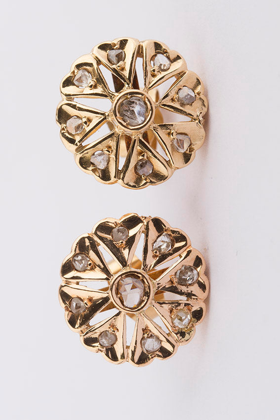 Antieke gouden oorknoppen met diamant