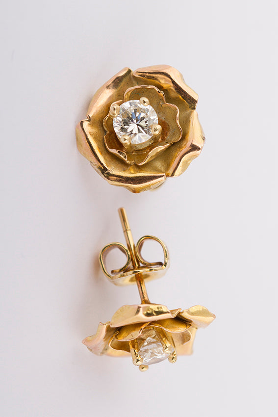 9 carat rose stud earrings with brilliant