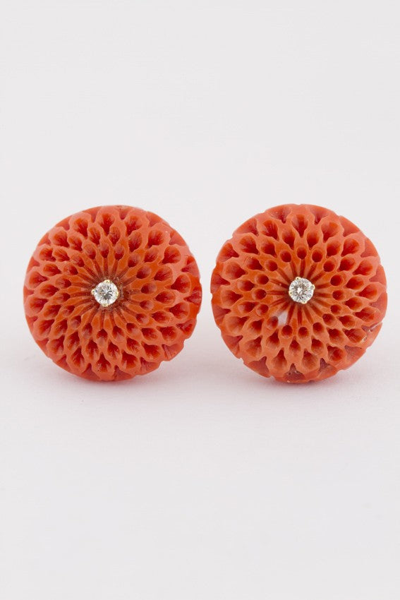 Gouden oorknoppen met bloedkoraal en briljant