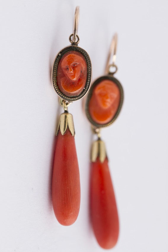 Antieke gouden bloedkoralen oorhangers