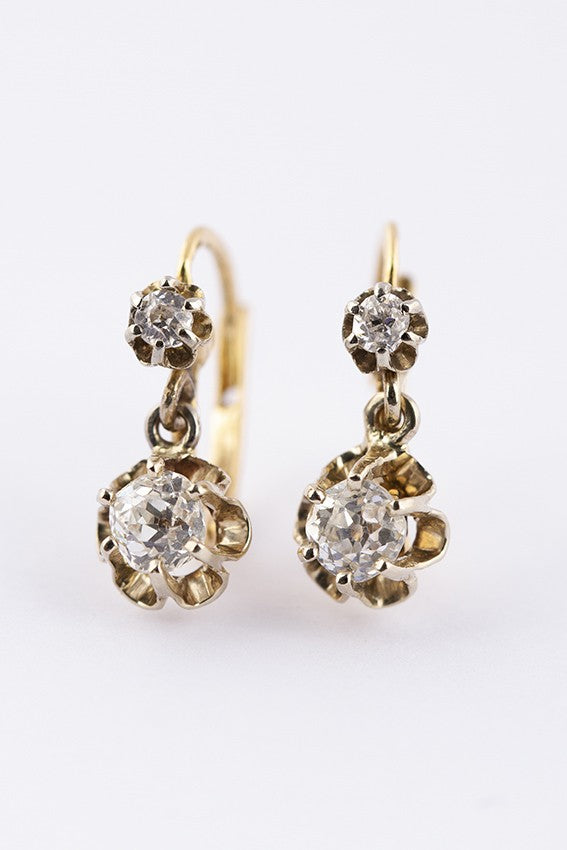 Antieke gouden oorhangers met in elk bolsjewiek geslepen briljanten