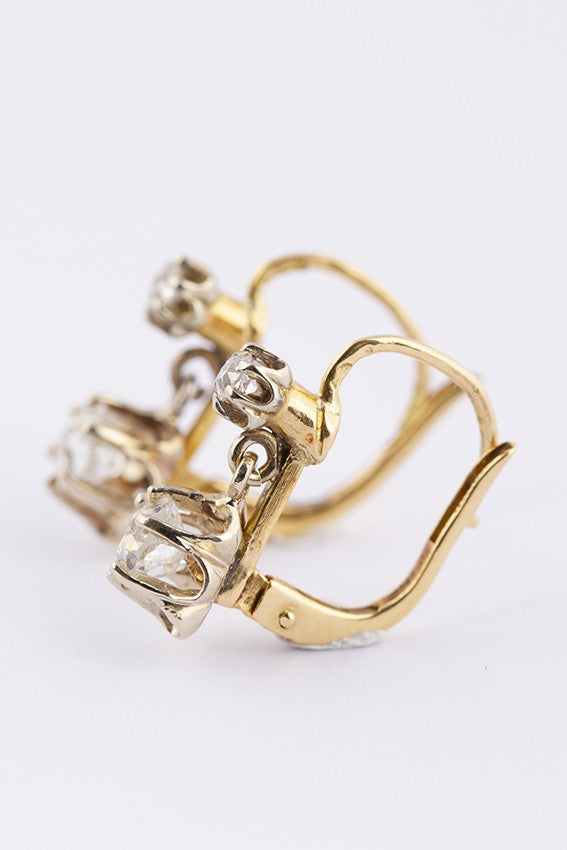 Antieke gouden oorhangers met in elk bolsjewiek geslepen briljanten