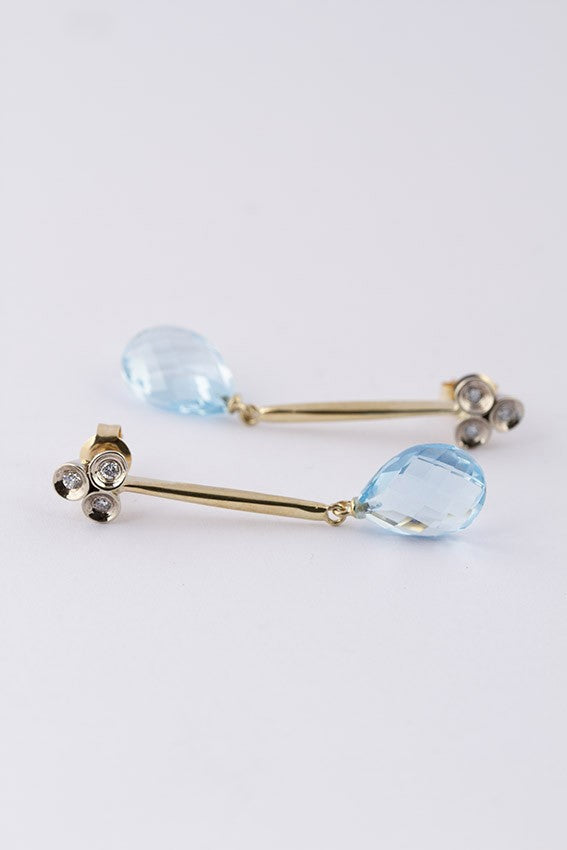 White/yellow gold earrings with diamonds and topaz.