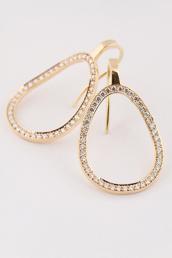 Gold earrings with diamonds