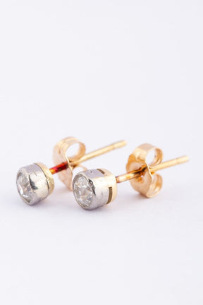 Wit/geel gouden solitair oorknoppen met oud slijpsel briljant