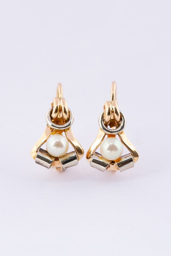 Antieke gouden oorhangers met parel.