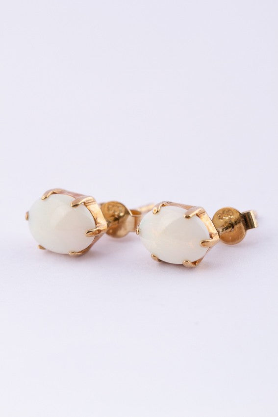 Earrings with a milk opal.