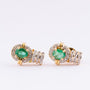 Gouden entourage oorknoppen met smaragd en briljant